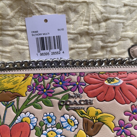 💯 % Authentic Coach Floral Leather Pouch - Picture 13 of 17